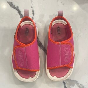Keen size 9 toddlers tennis sandals